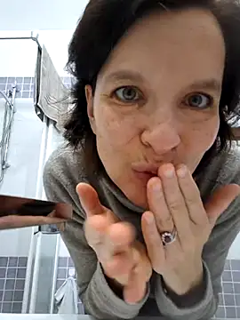 Piediniecollant online show from 12/20/25, 06:20