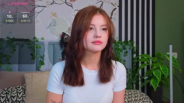 Snapshot of Sophie_fawn chatting on 10/29/25, 12:18 Sophie fawn online show from 10/29/25, 12:18