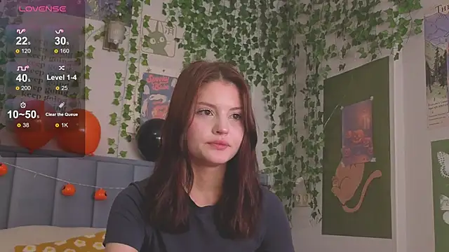 Snapshot of Sophie_fawn chatting on 10/31/25, 12:28 Sophie fawn online show from 10/31/25, 12:28