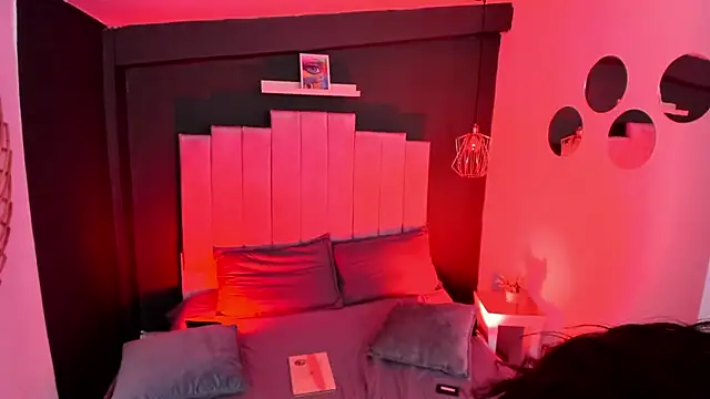 mia jagger online show from 02/18/26, 07:54