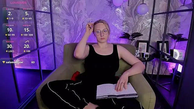 Snapshot of Liana_Ln chatting on 11/30/25, 03:43 Liana Ln online show from 11/30/25, 03:43