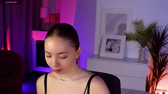 Nora Miller online show from 11/22/25, 06:34