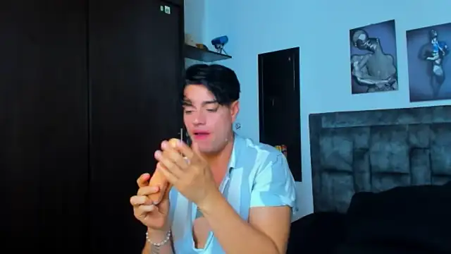 Snapshot of dante_hottx chatting on 12/17/25, 04:29 dante hottx online show from 12/17/25, 04:29