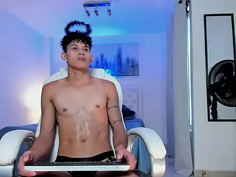 KamiSuarez online show from 11/21/25, 06:50