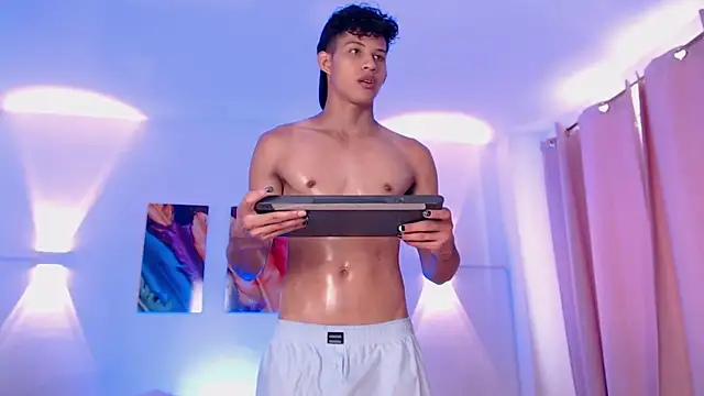 KamiSuarez online show from 04/03/26, 07:23