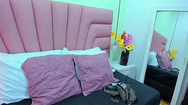 Kim Luna1 online show from 12/20/25, 03:57