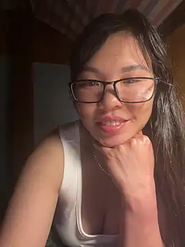 Snapshot of heodat-sexx chatting on 03/08/26, 02:21 heodat-sexx online show from 03/08/26, 02:21