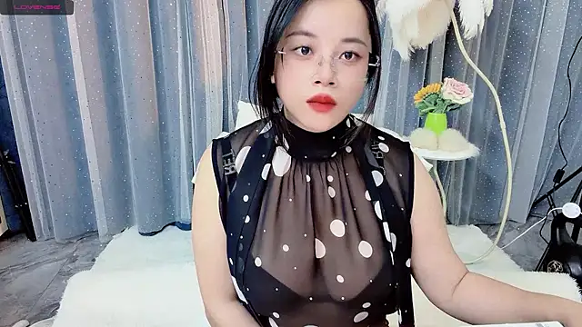 Snapshot of May-899 chatting on 12/17/25, 01:39 May-899 online show from 12/17/25, 01:39