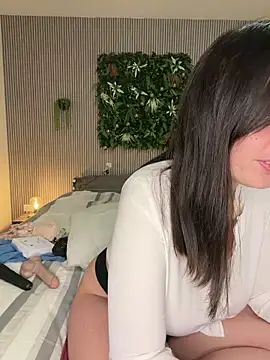 MysteryGirl   online show from 12/05/25, 08:56