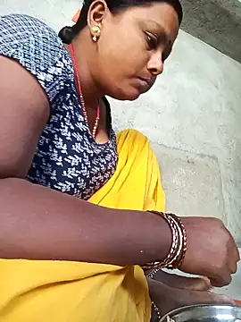 Snapshot of sagarikaad chatting on 11/19/25, 07:52 sagarikaad online show from 11/19/25, 07:52