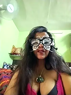 Snapshot of LOVE__RANI chatting on 11/26/25, 07:53 LOVE RANI online show from 11/26/25, 07:53