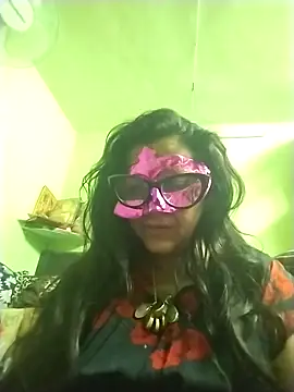 Snapshot of LOVE__RANI chatting on 12/01/25, 12:37 LOVE RANI online show from 12/01/25, 12:37