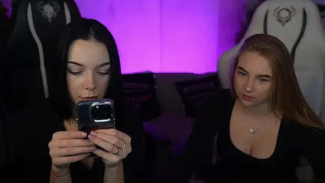 Snapshot of Ariella_Star chatting on 11/27/25, 08:27 Ariella Star online show from 11/27/25, 08:27