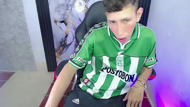 The latin boy online show from 11/26/25, 06:20