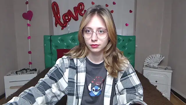 TracyLll online show from 02/25/26, 06:12