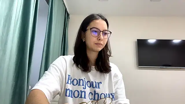 Snapshot of Allisgree chatting on 11/15/25, 07:16 Allisgree online show from 11/15/25, 07:16