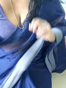 Snapshot of tamil_chitra12 chatting on 11/04/25, 04:11 tamil chitra12 online show from 11/04/25, 04:11