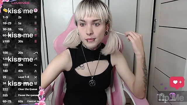 Snapshot of ElixabetANG chatting on 11/10/25, 11:26 ElixabetANG online show from 11/10/25, 11:26