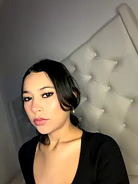 isabella-montes online show from 11/21/25, 03:27