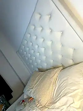 isabella-montes online show from 11/30/25, 01:53