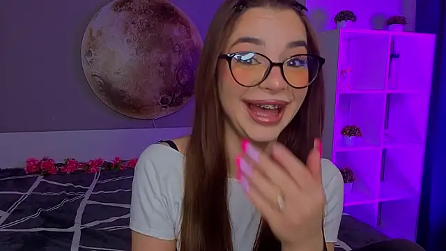 LauraHansil online show from 03/21/26, 07:06