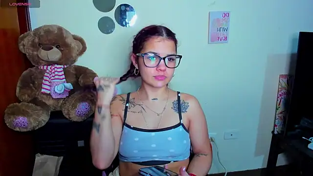 Emma boo online show from 04/17/26, 11:52