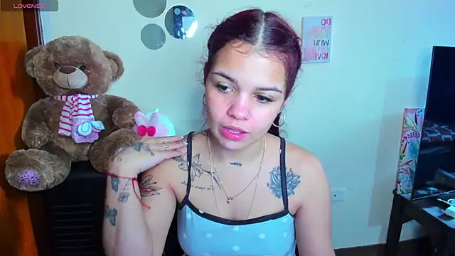 Emma boo online show from 04/18/26, 02:43