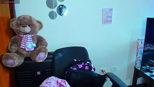 Emma boo online show from 04/18/26, 07:07