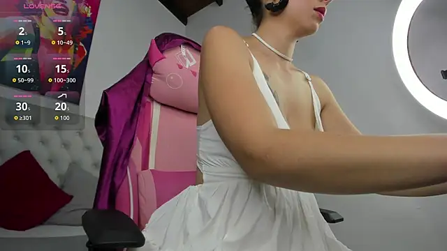 Snapshot of natasha_segura chatting on 11/13/25, 02:43 natasha segura online show from 11/13/25, 02:43