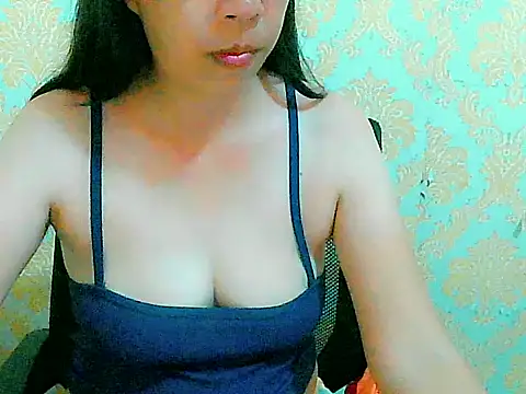 nhicole4u online show from 10/30/25, 02:51