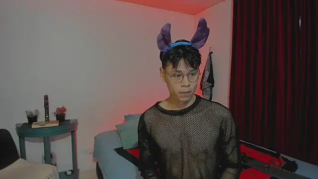 estmonnn online show from 11/01/25, 12:23