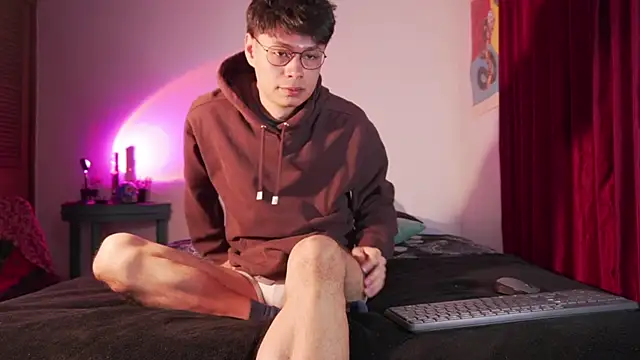estmonnn online show from 04/25/26, 01:30