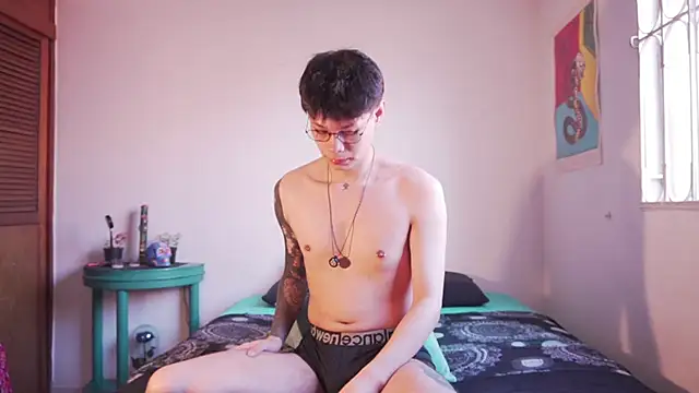 estmonnn online show from 04/27/26, 01:09