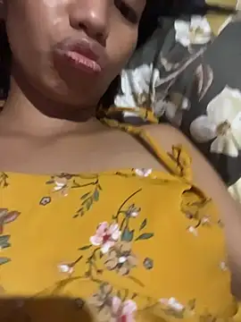 Snapshot of hottiebabe23 chatting on 12/22/25, 01:24 hottiebabe23 online show from 12/22/25, 01:24