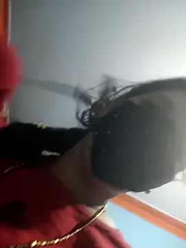 Snapshot of Priyaa_telugu chatting on 11/21/25, 12:32 Priyaa telugu online show from 11/21/25, 12:32