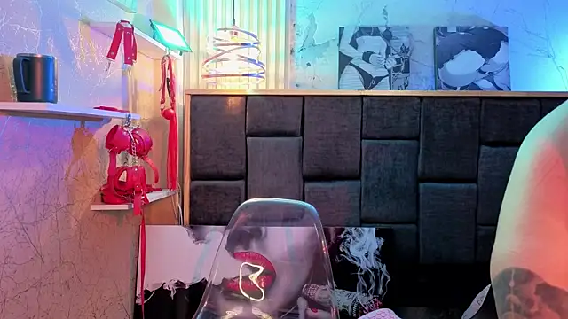 Im-Lola online show from 02/22/26, 09:41