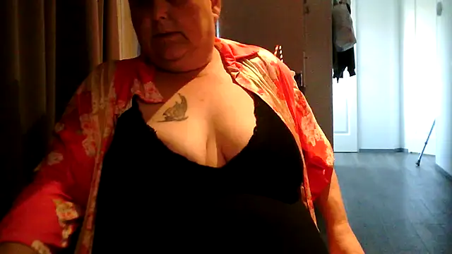 Sylviastar46 online show from 06/04/26, 06:36