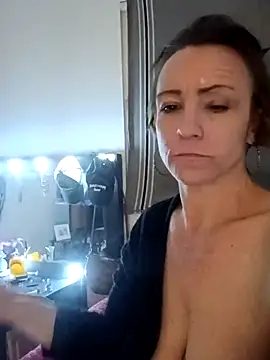 Karebearz1 online show from 10/30/25, 12:17