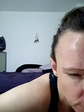 Karebearz1 online show from 04/15/26, 11:50