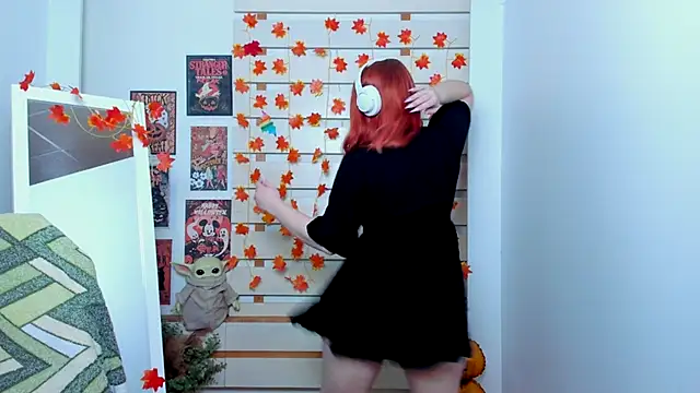 Snapshot of FoxPlayXX chatting on 11/28/25, 10:34 FoxPlayXX online show from 11/28/25, 10:34