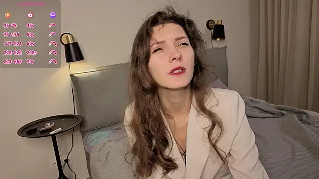 Snapshot of LauraYoungg chatting on 11/12/25, 08:41 LauraYoungg online show from 11/12/25, 08:41