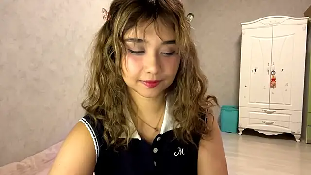 LovelyLara online show from 10/30/25, 06:08