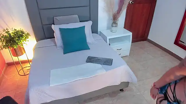 HannaaWells online show from 11/14/25, 02:32