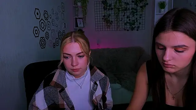 lisa dark  online show from 05/12/26, 03:20