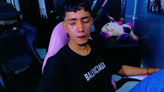 Snapshot of darwinandbrayann chatting on 11/11/25, 10:32 darwinandbrayann online show from 11/11/25, 10:32