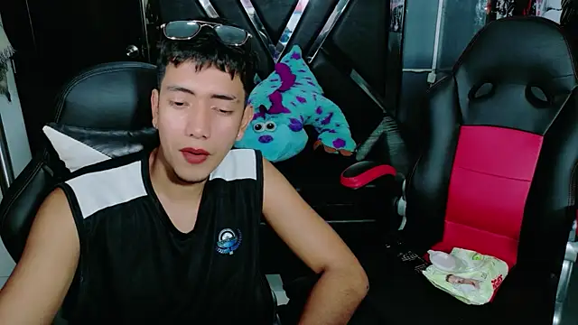 Snapshot of darwinandbrayann chatting on 11/29/25, 03:48 darwinandbrayann online show from 11/29/25, 03:48