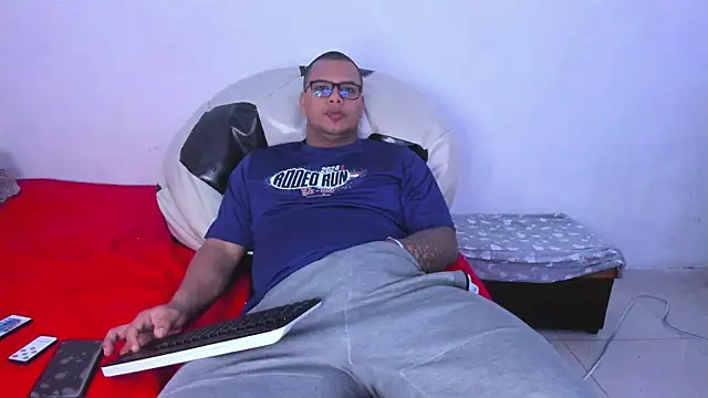 Snapshot of LucassFoster chatting on 12/16/25, 10:26 LucassFoster online show from 12/16/25, 10:26