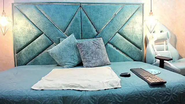 Snapshot of EXOTIC_TRANS chatting on 11/15/25, 12:45 EXOTIC TRANS online show from 11/15/25, 12:45