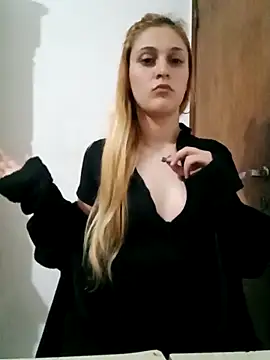 Snapshot of larubia_arg chatting on 11/05/25, 04:01 larubia arg online show from 11/05/25, 04:01