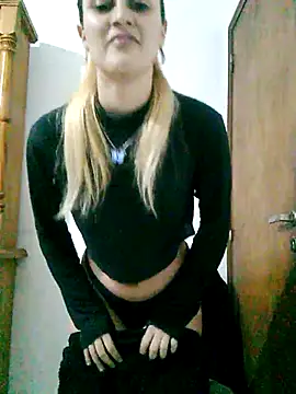 Snapshot of larubia_arg chatting on 11/06/25, 03:51 larubia arg online show from 11/06/25, 03:51